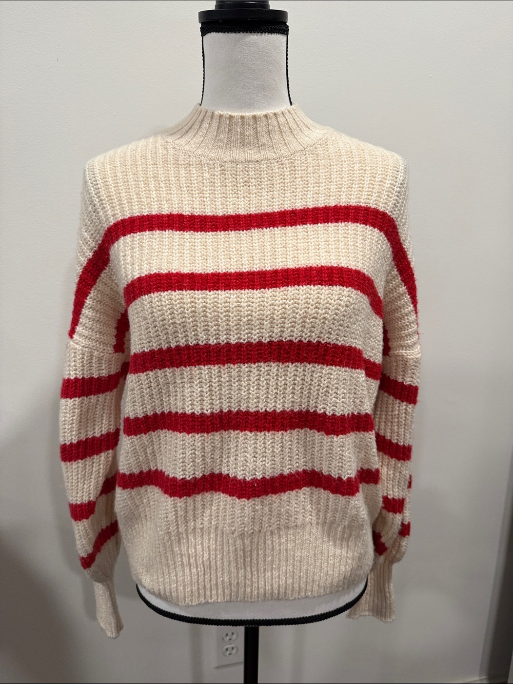Old Navy Mock-Neck Striped Shaker-Stitch Sweater Cream and Red Size Small